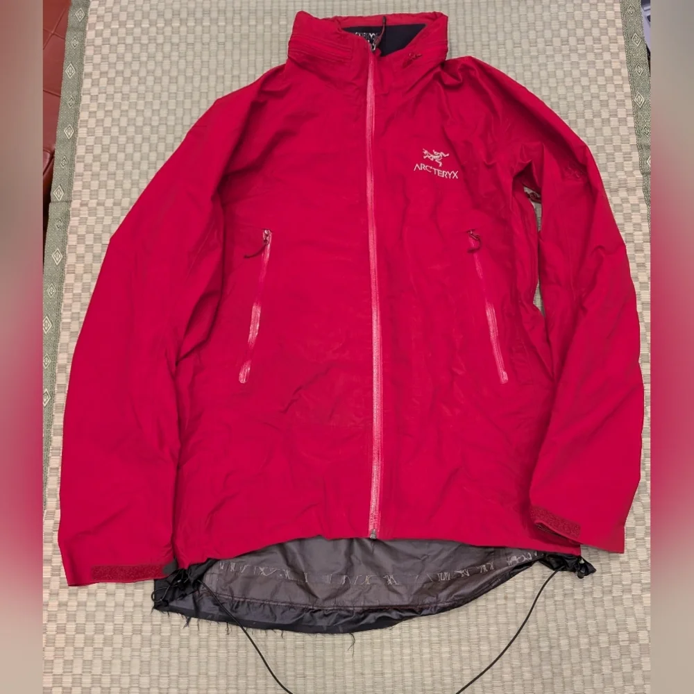 Arc'teryx Hideaway Hood Gore-tex Paclite Shell Jacket Red Men's Size Medium - Picture 1 of 9